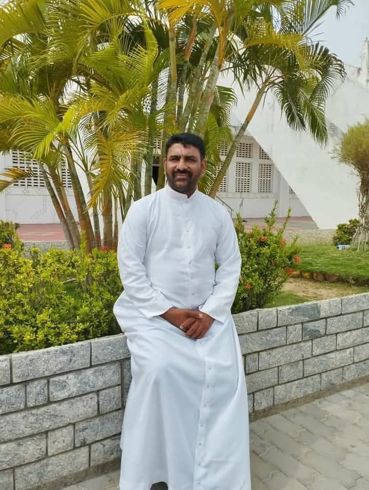 അപൂർവ്വ സ്വപ്നനവുമായി മിൽട്ടൺ അച്ചൻ പടിയിറങ്ങുന്നു