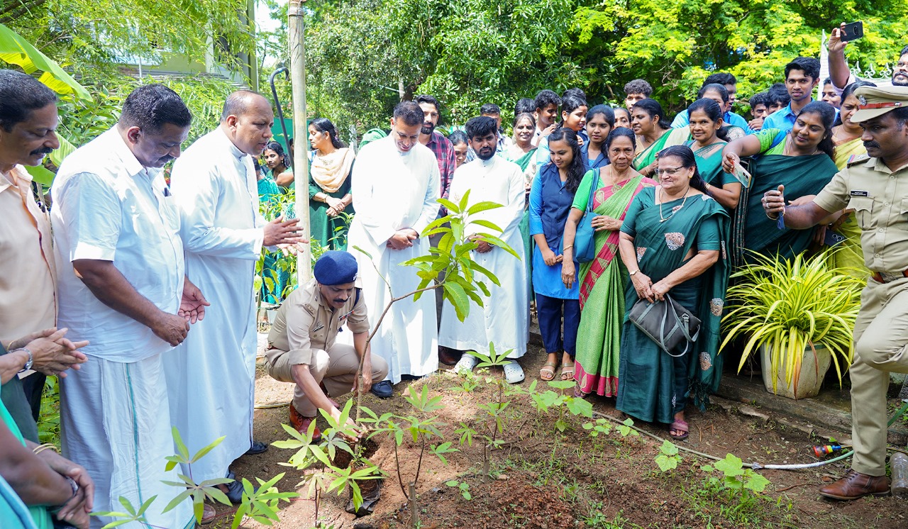 ലോക പരിസ്ഥിതി ദിനാചരണവും വൃക്ഷത്തൈവിതരണോദ്ഘാടനവും നടത്തി