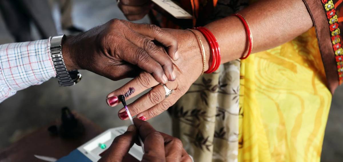 ബിഹാർ പോളിങ് ബൂത്തിൽ; ആദ്യഘട്ട വോട്ടെടുപ്പ് ആരംഭിച്ചു; ജനവിധി തേടുന്നവരിൽ പ്രമുഖർ