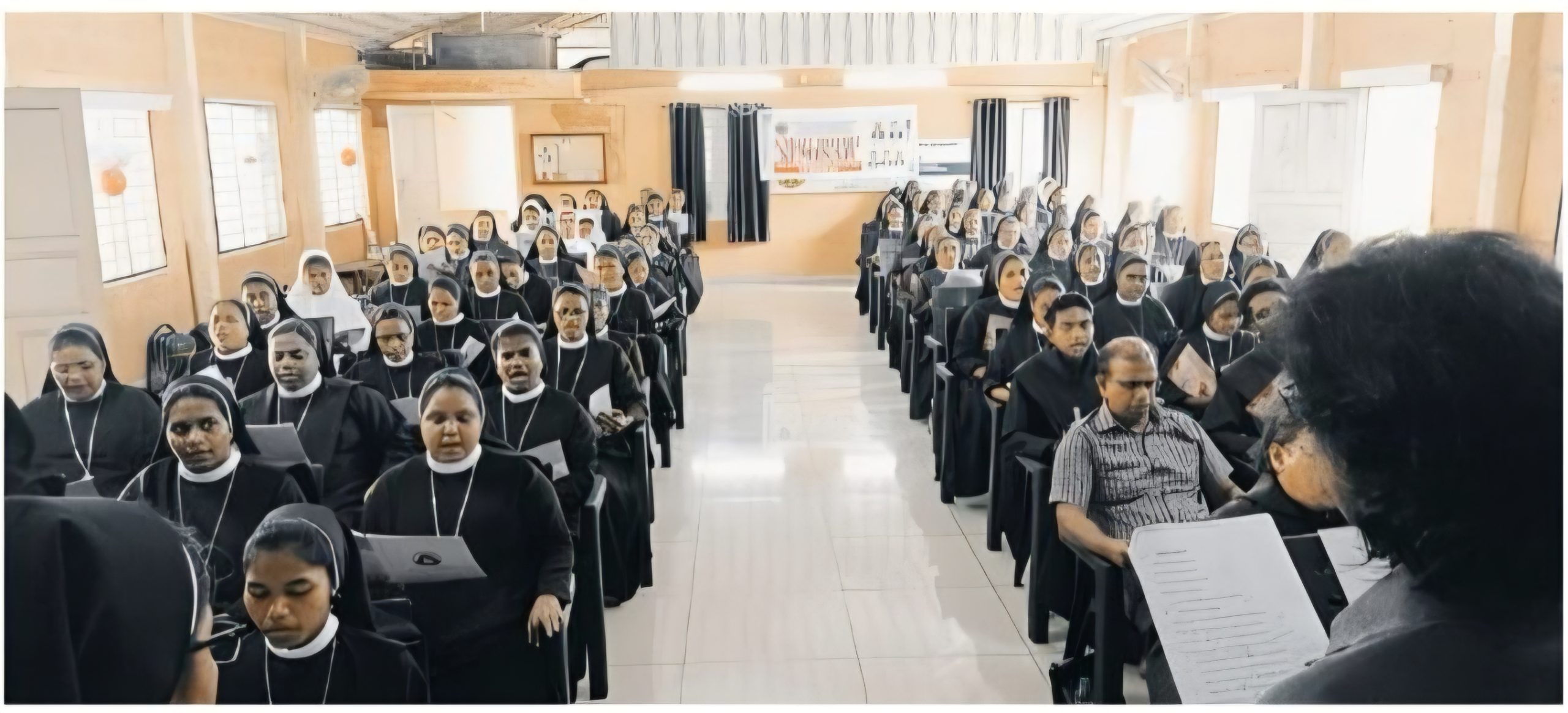 ഏഴു ഭാഷകളിൽ ഗാനങ്ങൾ; നൂറിലധികം ഗായകർ