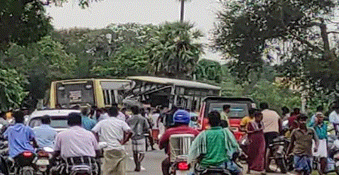 തമിഴ്നാട്ടിൽ ബസുകൾ കൂട്ടിയിടിച്ച് 11മരണം, 40 പേർക്ക് പരുക്ക്