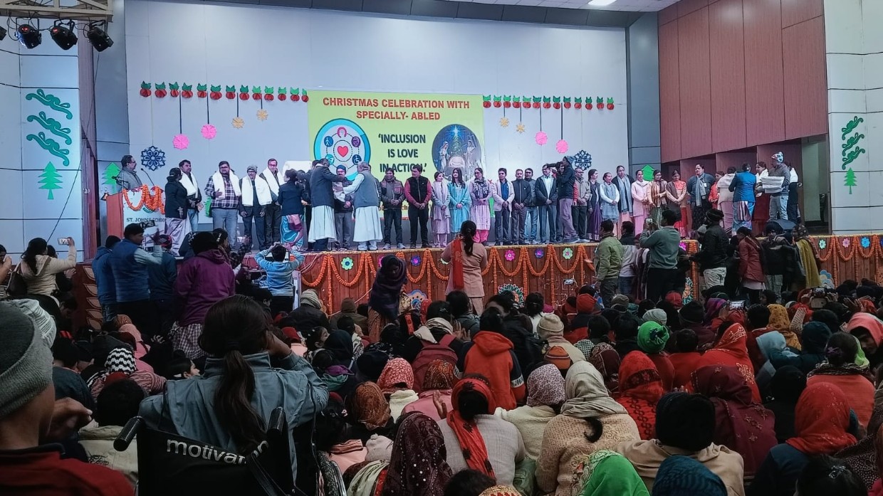 ഭിന്നശേഷി കുട്ടികളെ ഒരുമിച്ചുകൊണ്ടുവന്നു വാരാണസിയിൽ വ്യത്യസ്ത ക്രിസ്മസ് ആഘോഷം