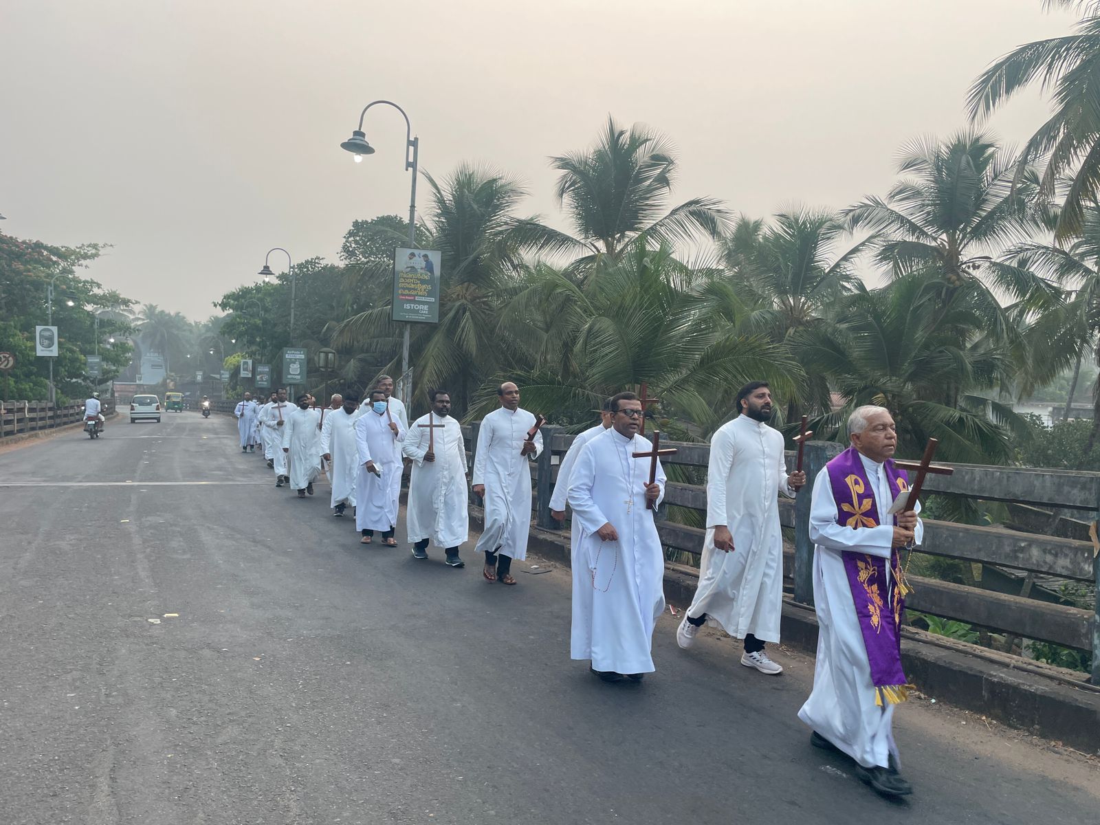 കുരിശിന്റെ വഴി നടത്തി കണ്ണൂർ വൈദീക കൂട്ടായ്മ