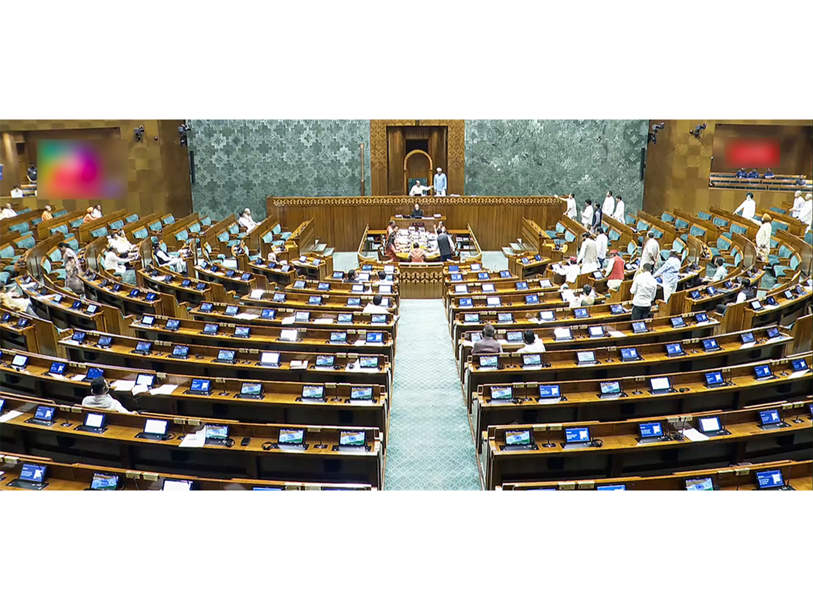 വനിതാ സംവരണ ബിൽ ഇന്ന് ലോക്സഭയിൽ അവതരിപ്പിക്കും. 2029 ലെ തെരഞ്ഞെടുപ്പിൽ 33 ശതമാനം സംവരണം നടപ്പാക്കാൻ ലോക്സഭാ സീറ്റുകൾ 850 ആയി വർധിപ്പിക്കുന്നതാണ് ബിൽ.