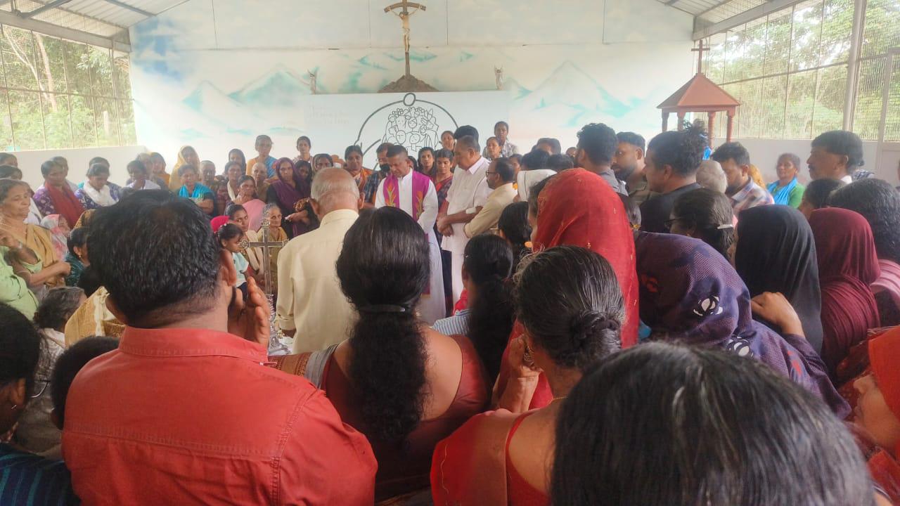 മേപ്പാടിയിലെ കാട്ടാന ആക്രമണം: ദുരന്തബാധിത കുടുംബത്തെ കോഴിക്കോട് അതിരൂപത പ്രതിനിധികൾ സന്ദർശിച്ചു