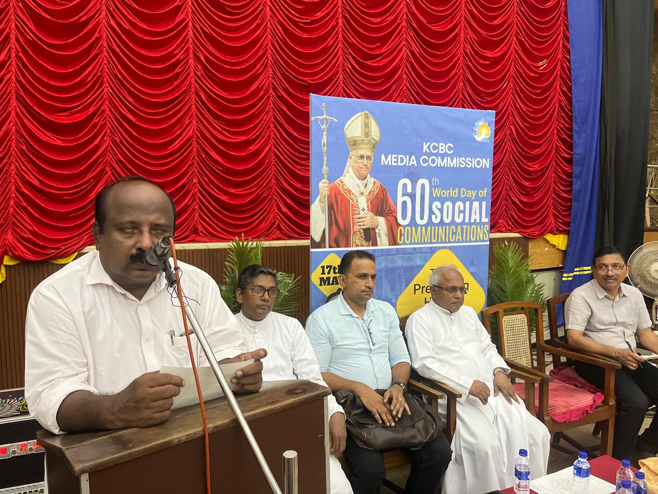 അറുപതാമത് ആഗോള സാമൂഹ്യ സമ്പർക്ക മാധ്യമ ദിനാചരണം ടി ജെ വിനോദ് എം എൽ എ ഉദ്ഘാടനം ചെയ്തു
