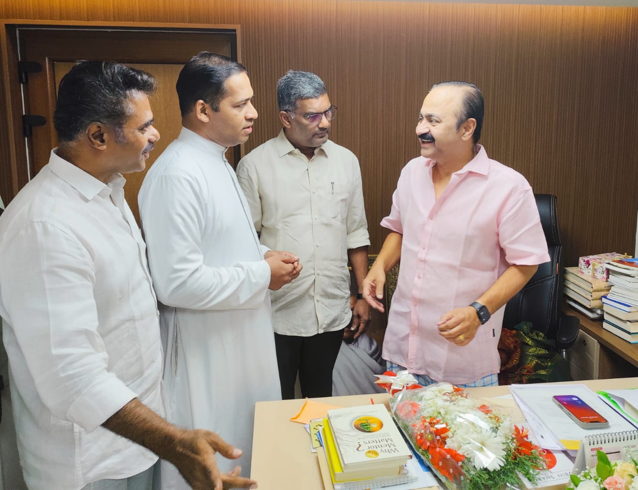കെ ആർ എൽ സി സി ഭാരവാഹികൾ മുഖ്യമന്ത്രി വി. ഡി. സതീശനെ സന്ദർശിച്ചു.