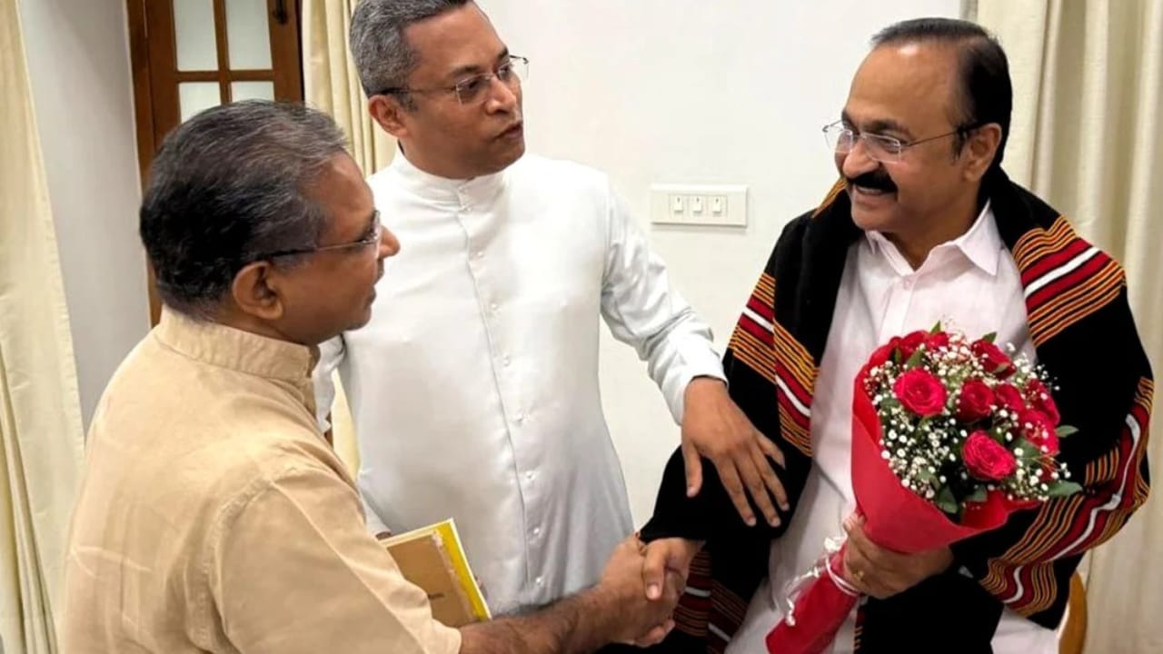 മുഖ്യമന്ത്രിയുമായി കൂടിക്കാഴ്ച്ച നടത്തി സി സി ബി ഐ അംഗങ്ങൾ