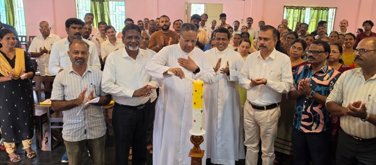ക്രിസ്ത്യൻ ലീഡർഷിപ്പ് ട്രെയിനിങ് പ്രോഗ്രാം വരാപ്പുഴ അതിരൂപത ചാൻസലർ ഫാ. എബിജിൻ അറക്കൽ ഉദ്ഘാടനം ചെയ്തു.