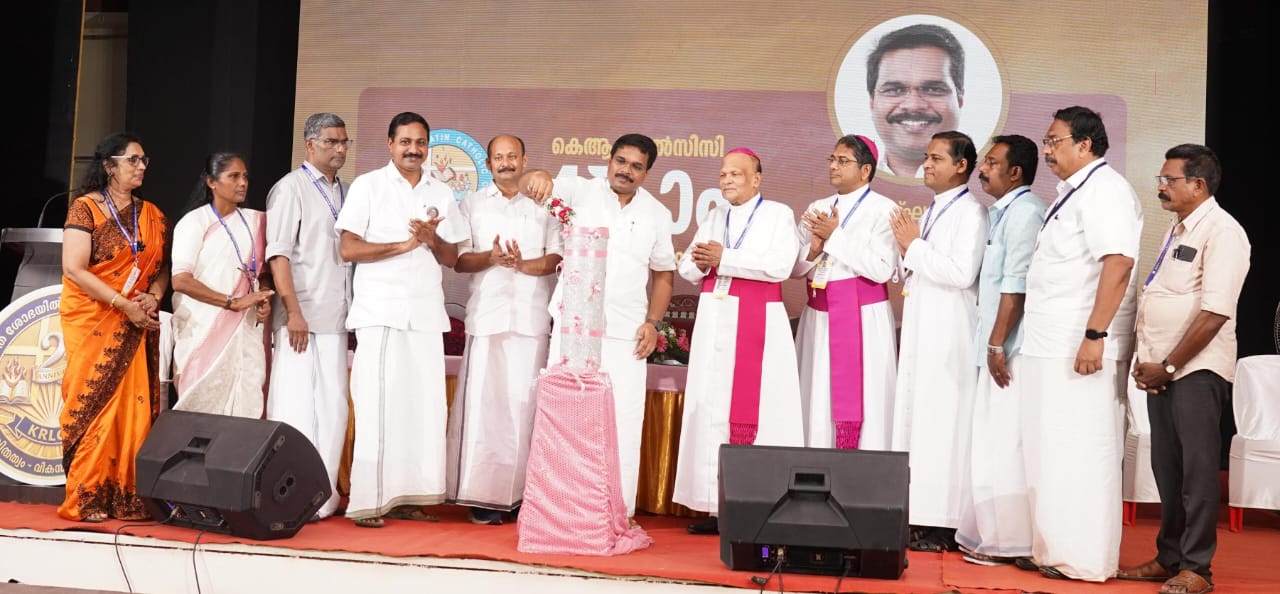 തീരദേശത്തിന്റേയും മത്സ്യത്തൊഴിലാളികളുടെയും പ്രശ്നങ്ങള് പരിഹരിക്കാന് സര്ക്കാര് പ്രതിജ്ഞാബദ്ധം : മന്ത്രി അഡ്വ. വി. ഇ. അബ്ദുള്ഗഫൂര്