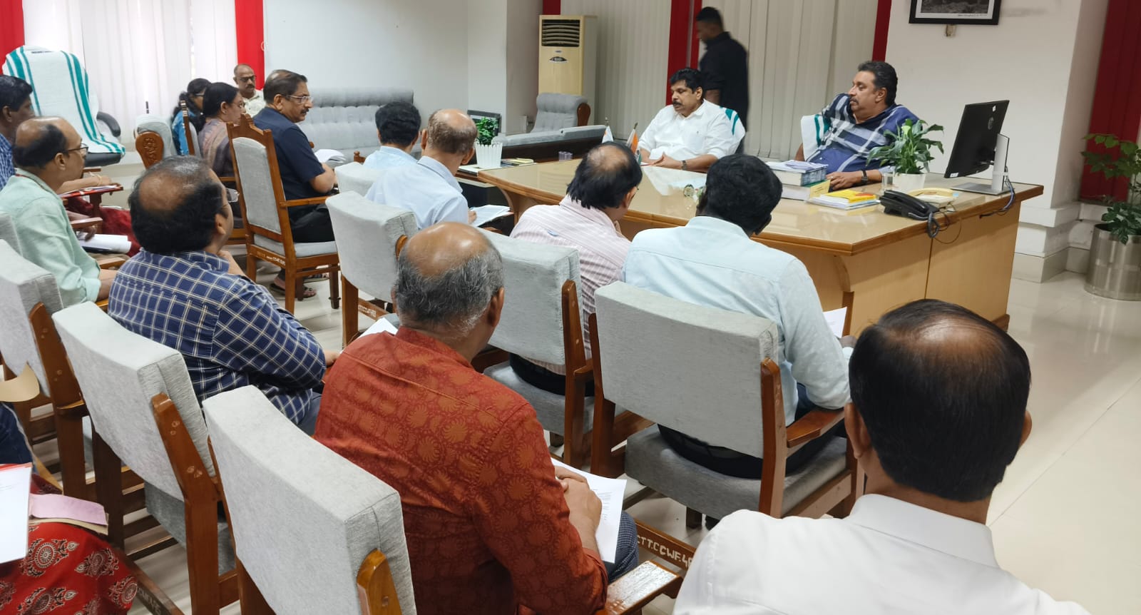 വനാതിർത്തി മേഖലയിലെ ജനങ്ങളുടെ പ്രശ്നങ്ങൾക്ക് സമയബന്ധിത പരിഹാരം; റവന്യൂ-വനം മന്ത്രിതല യോഗം