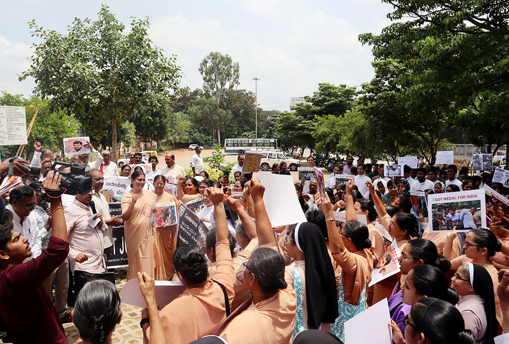 മധ്യപ്രദേശിൽ കോൺവെന്റിലെത്തിയ ക്രൈസ്തവരെ തടഞ്ഞ് ഹിന്ദുത്വ സംഘടനകൾ
