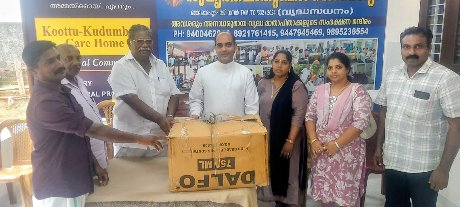12 ചാരിറ്റി ഹോമുകളിലേക്ക് സ്നേഹസമ്മാനവുമായി ‘12 കുട്ടകൾ’