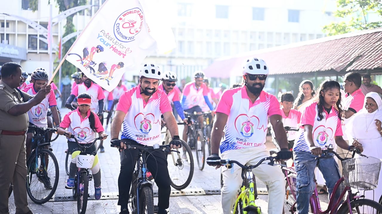 ഹൃദയാരോഗ്യത്തിന് സൈക്കിളിൽ സന്ദേശവുമായി ബെൻസിഗർ ആശുപത്രി