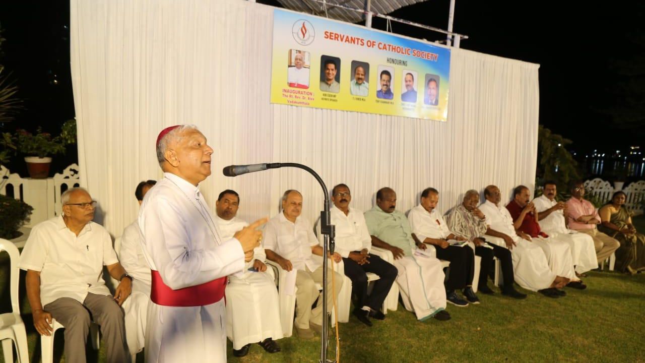 ജനപ്രതിനിധികൾക്കും പുതുതായി തിരഞ്ഞെടുക്കപ്പെട്ട ഷെവലിയർമാർക്കും ആദരം