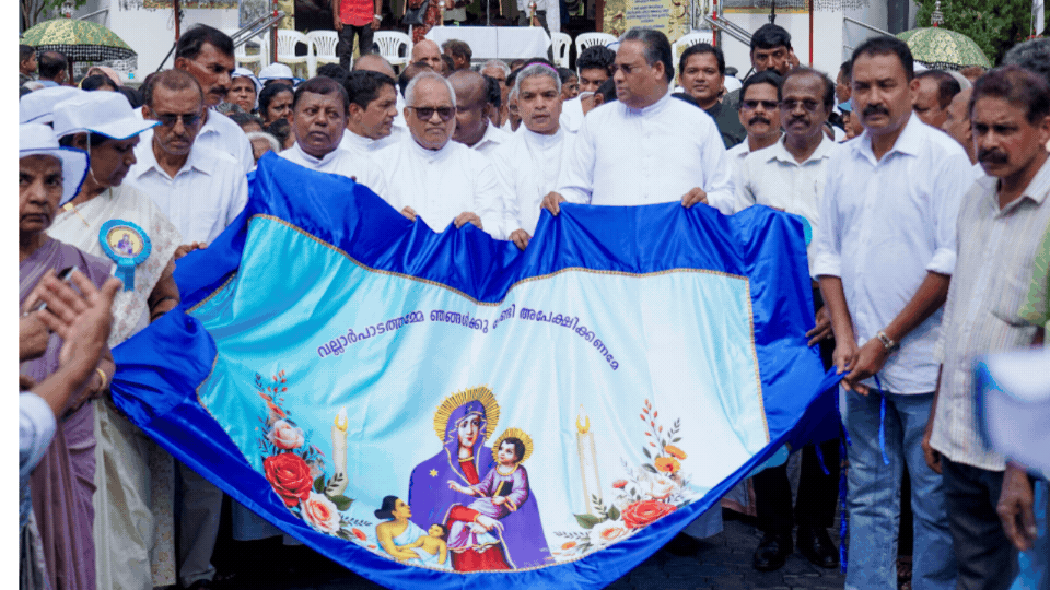 വല്ലാർപാടത്തമ്മയുടെ സന്നിധിയിലേക്ക് തീർത്ഥാടക പ്രവാഹംതീർത്ഥാടനം സ്വർഗം തുറക്കപ്പെടുന്ന പ്രാർത്ഥനാനുഭവം: ആർച്ച്ബിഷപ് ഡോ. ജോസഫ് കളത്തിപ്പറമ്പിൽ