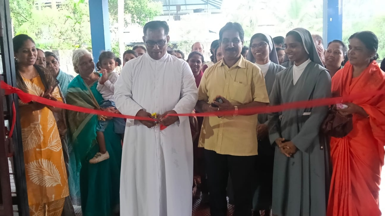മടപ്ലാതുരുത്തിൽ കുട്ടികൾ ഒരുക്കിയ ജപമാല പ്രദർശനം ഉദ്ഘാടനം ചെയ്തു