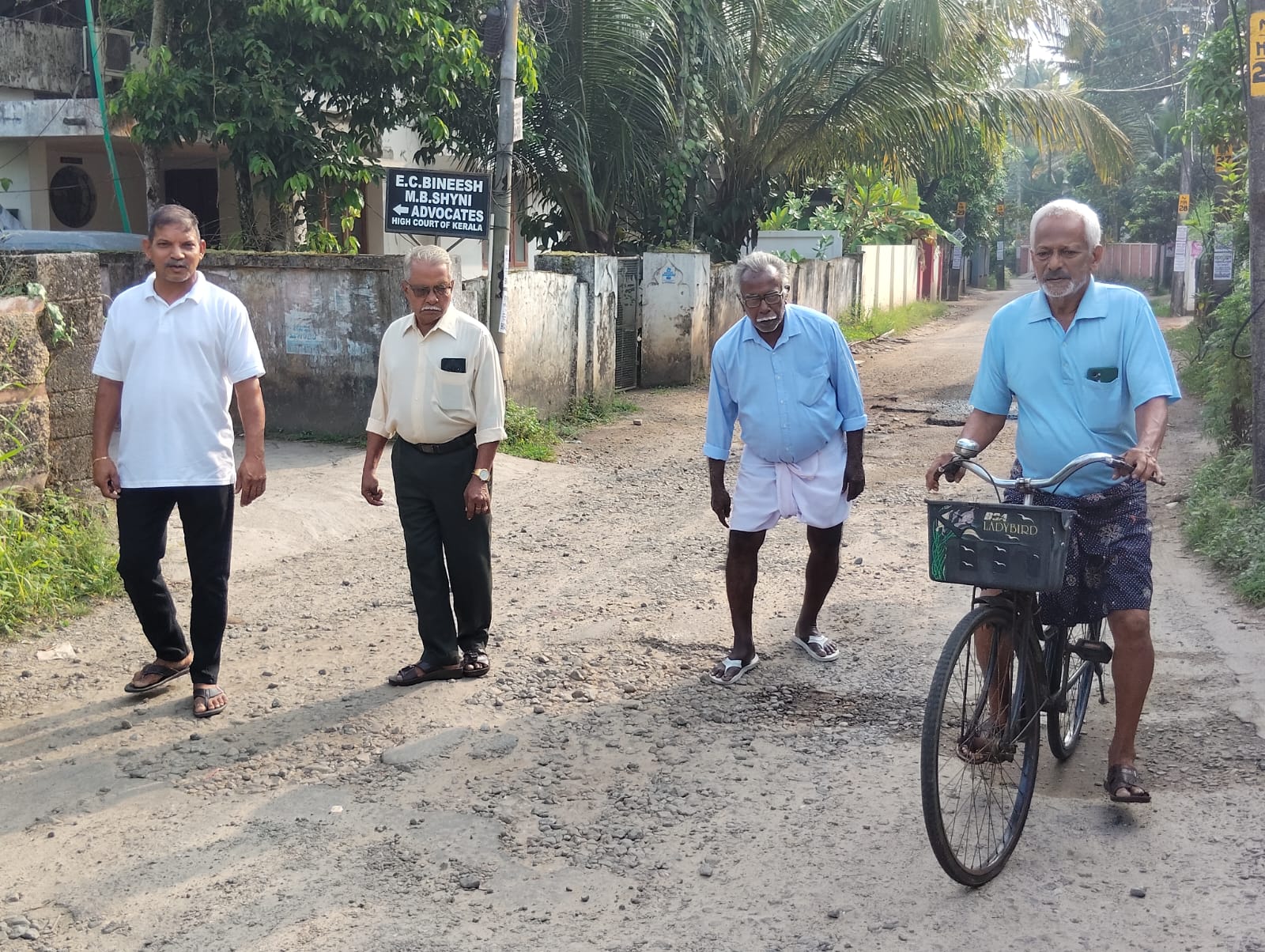 മഞ്ഞനക്കാട്–ഞാറക്കൽ റോഡ് തകർച്ച; സമരത്തിനൊരുങ്ങി കെ എൽ സി എ