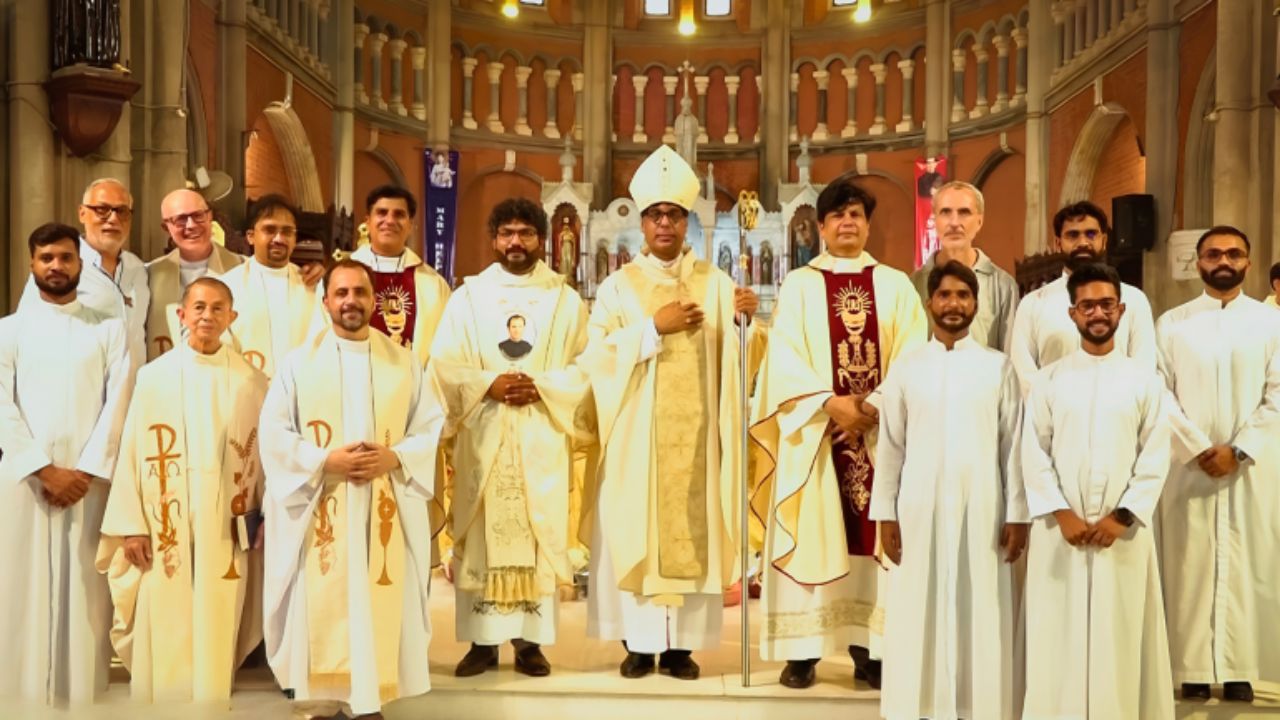 ചമനിൽനിന്ന് ആദ്യ കത്തോലിക്ക വൈദികൻ; ഫാ. ഫറാസ് ദർശന് തിരുപ്പട്ടം